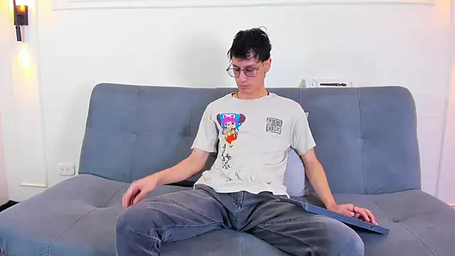 Cum_hunters Webcam Show