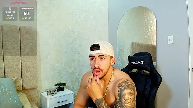 Brad_Summer Show in webcam