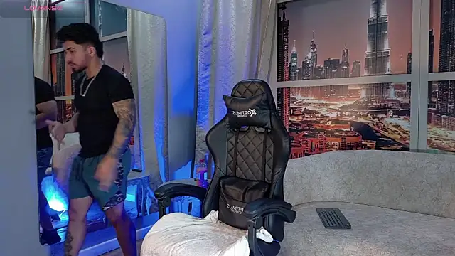 Brad_Summer: διαδικτυακό σόου στην κάμερα