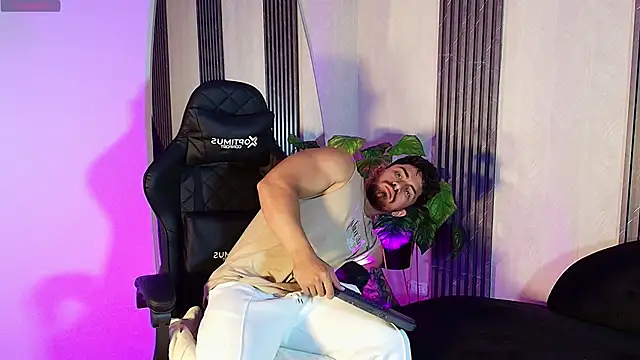 Brad_Summer Show in webcam