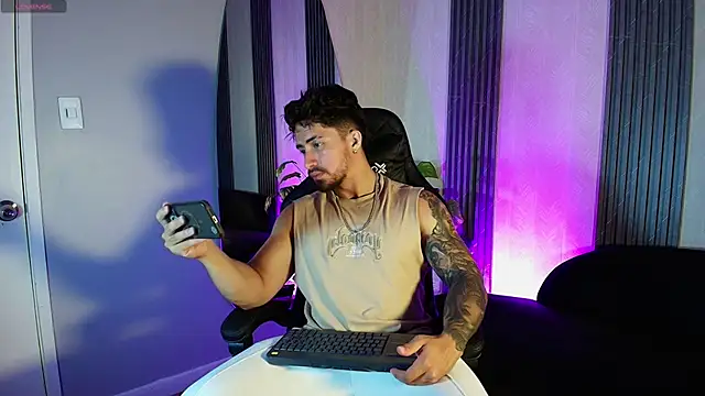 Brad_Summer Pertunjukan Webcam