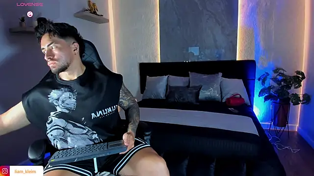 Brad_Summer Pertunjukan Webcam