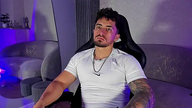 Brad_Summer: διαδικτυακό σόου στην κάμερα