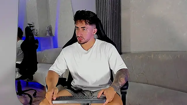 Brad_Summer Adlı Modelin Web Kamerası Şovu