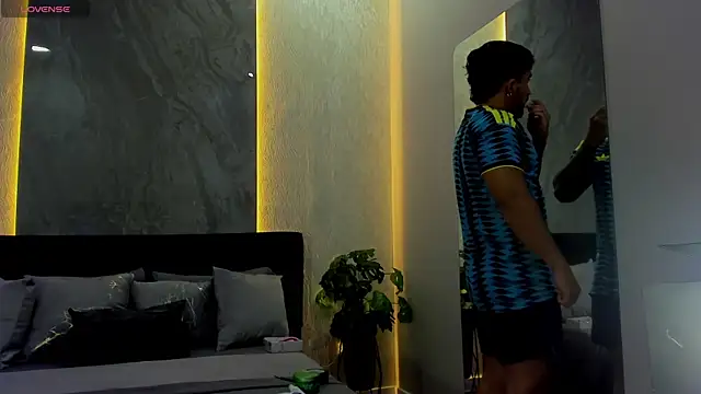 Brad_Summer Adlı Modelin Web Kamerası Şovu