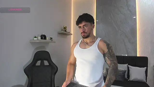 Brad_Summer Show in webcam