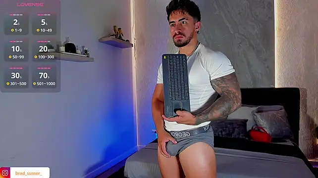 عرض كام Brad_Summer