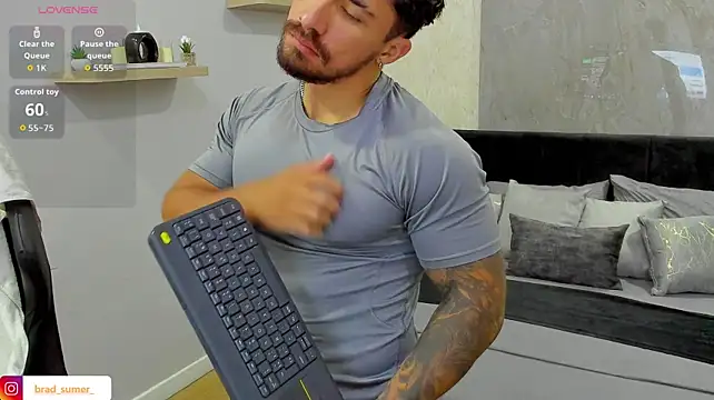 Brad_Summer Pertunjukan Webcam