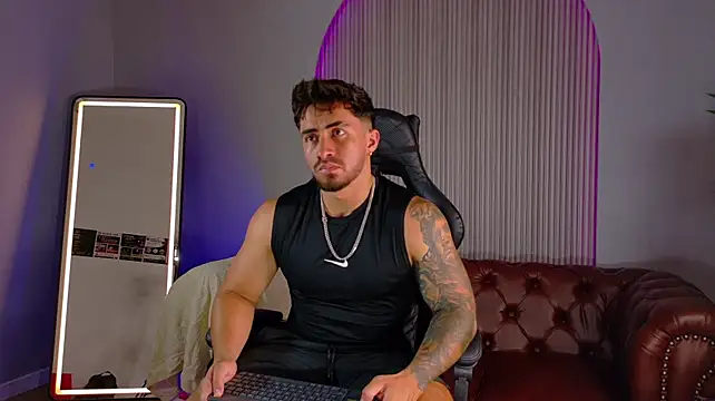 Show modela Brad_Summer na web-kameri