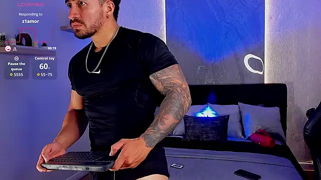 Brad_Summer Adlı Modelin Web Kamerası Şovu