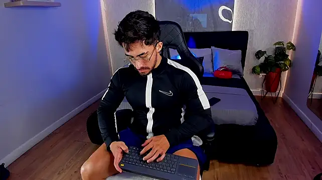 Brad_Summer Adlı Modelin Web Kamerası Şovu