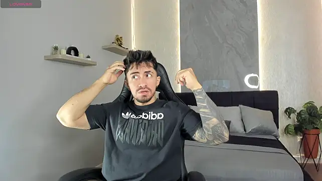 Brad_Summer Pertunjukan Webcam