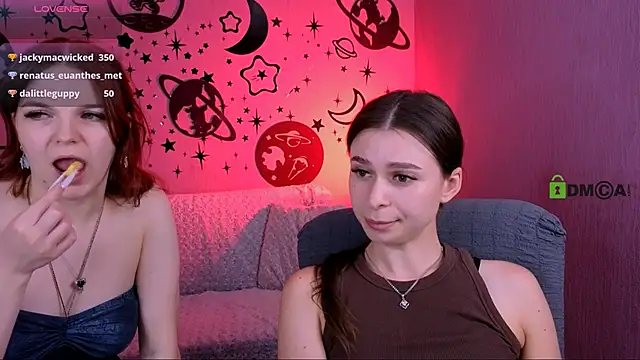 Show modela flora_ri na web-kameri