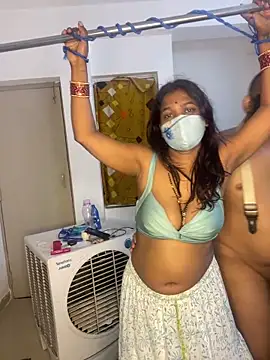 Pokazy przed kamerką – Savita_Desai_BDSM_couple