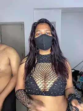 Maya_BDSM: διαδικτυακό σόου στην κάμερα