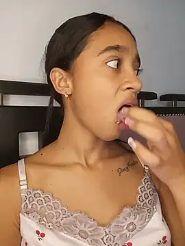 Zoe_Sweett18 webkamerás műsora
