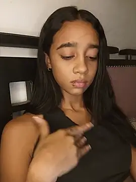 Pokazy przed kamerką – Zoe_Sweett18