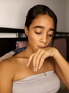 Zoe_Sweett18's Live XXX Chat