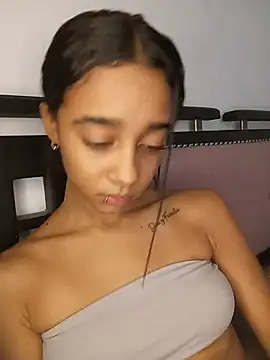 Zoe_Sweett18's Live XXX Chat