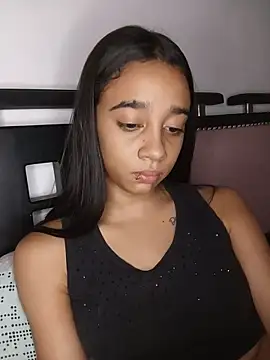 Zoe_Sweett18: διαδικτυακό σόου στην κάμερα