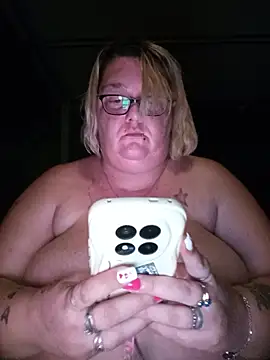 diosacurvy1984 Show in webcam