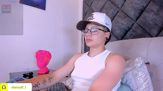 צ'אט XXX בשידור חי של _Eternal_