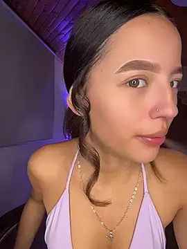Sofia18_pinkk Adlı Modelin Canlı XXX Sohbeti