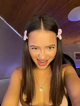 Sofia18_pinkk: онлайн-секс-чат