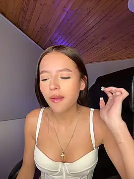 Sofia18_pinkkのライブXXXチャット