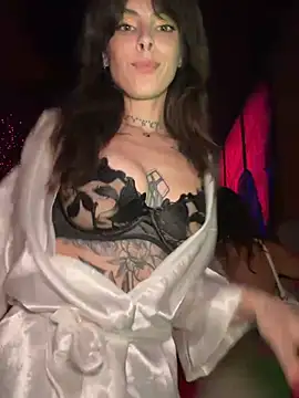 GennaJames Show in webcam