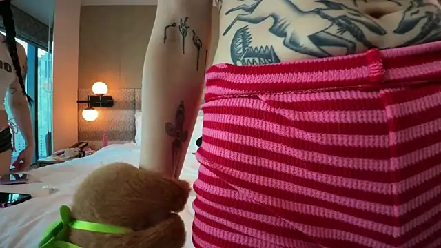 GennaJames' Webcam Show