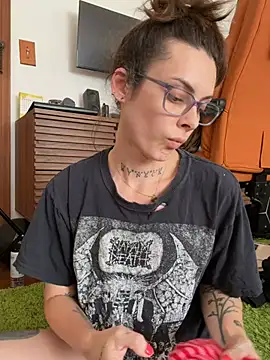 Pokazy przed kamerką – GennaJames