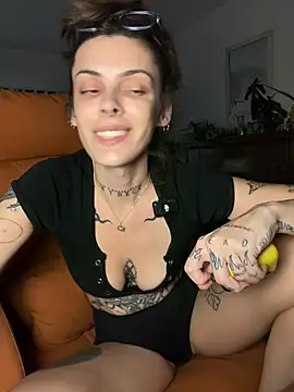 GennaJames Show in webcam