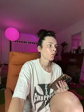 GennaJames Show in webcam