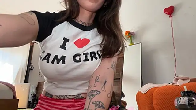 GennaJames Show in webcam