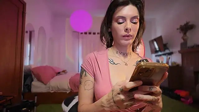Pokazy przed kamerką – GennaJames