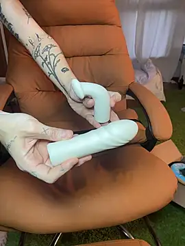 GennaJames' Webcam Show