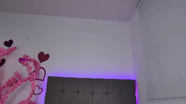 AmandaBrooks_18 现场聊 天室