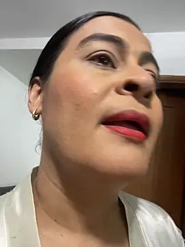 Lili__taylor Adlı Modelin Canlı XXX Sohbeti