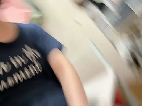 riri_riri_jp élő chatszobája