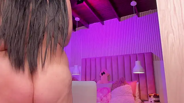 Show modela ScarlettDreamss7 na web-kameri