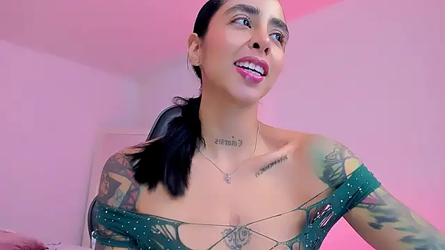 sophierooy22's Live XXX Chat