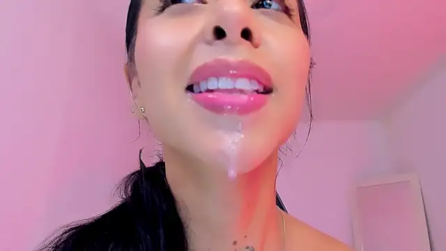 sophierooy22's Live XXX Chat