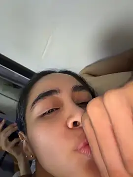 sophierooy22's Webcam Show
