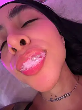 XXX chat uživo modela sophierooy22