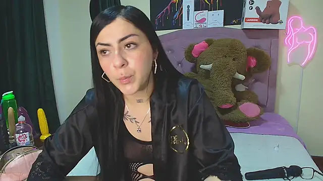הופעת וובקאם של Emmie_Hot
