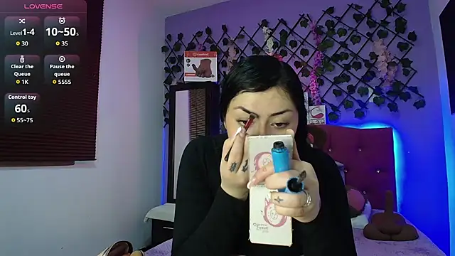 Pokazy przed kamerką – Emmie_Hot