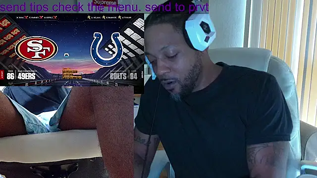 FreakyRu Show in webcam