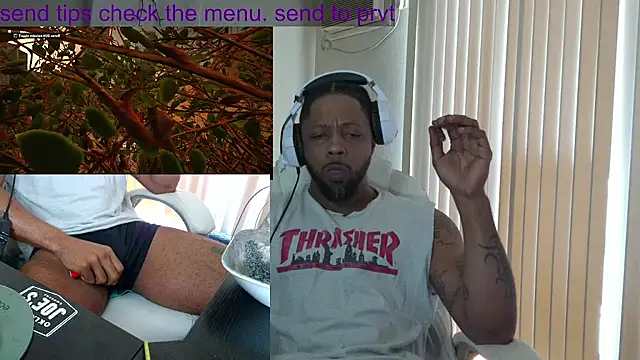 FreakyRu Show in webcam