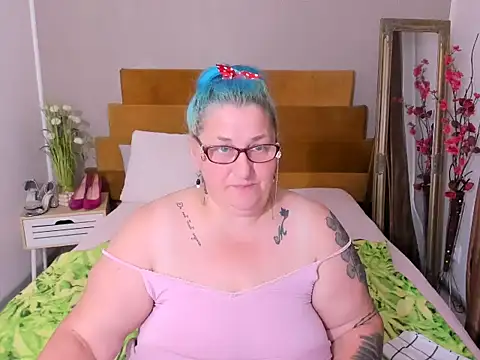 Sugarmommy_69X élő XXX-chatje